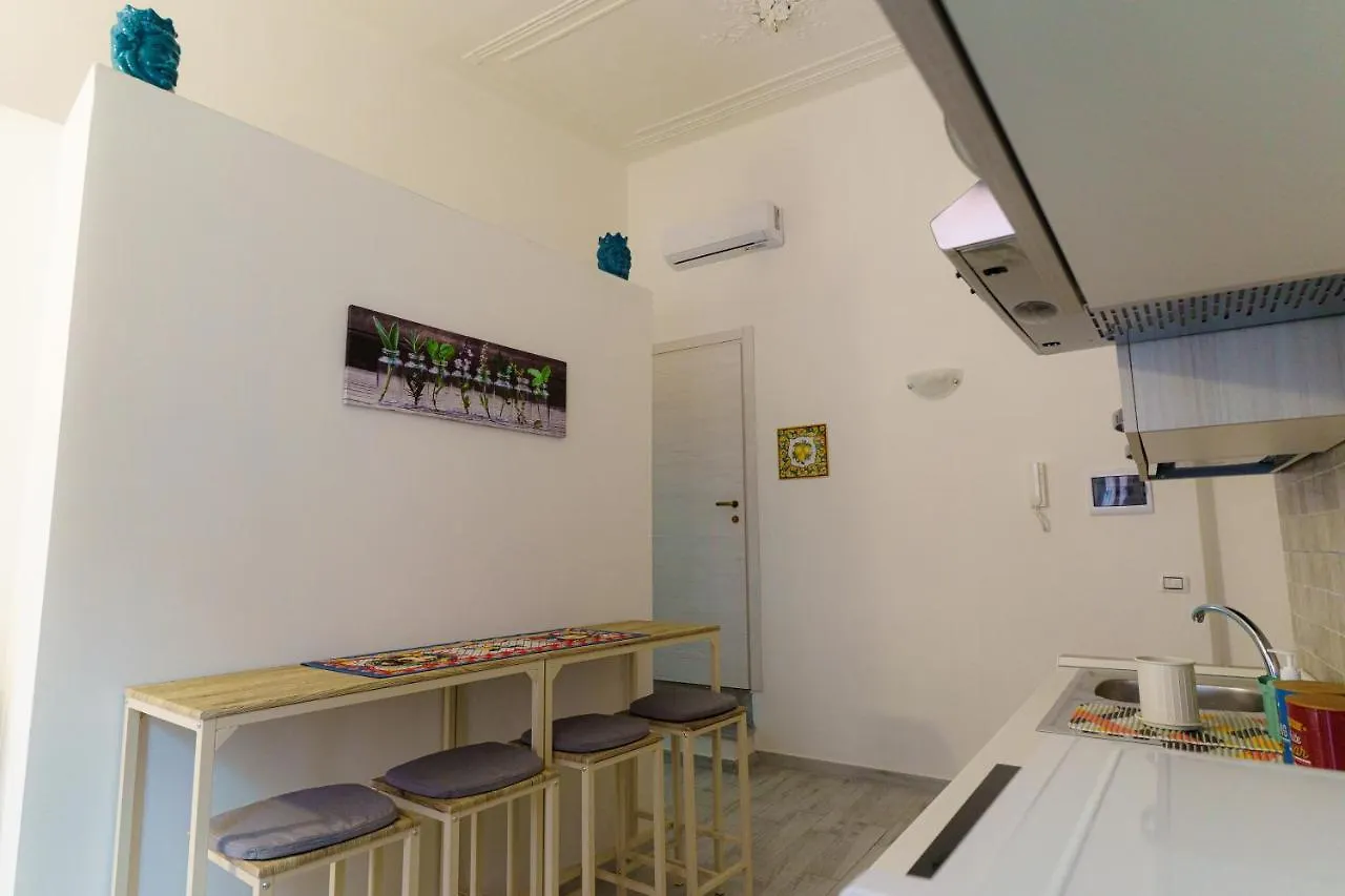 Konukevi Casta Diva Holiday Rooms Katanya İtalya